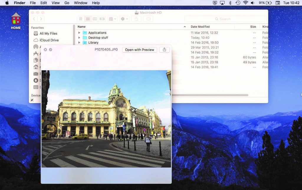 What does Apples Quick Look feature do