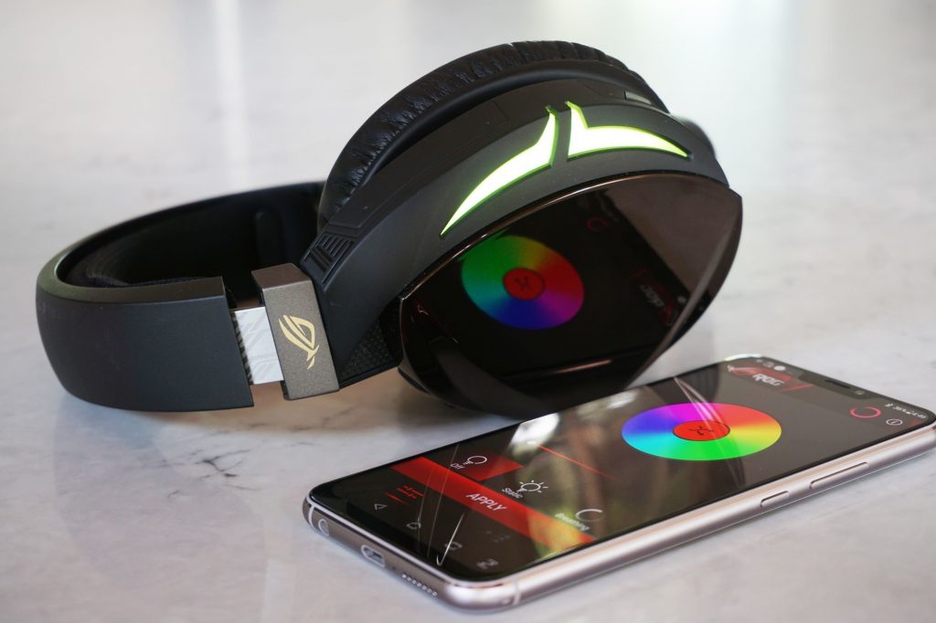 ASUS ROG Strix Fusion 700
